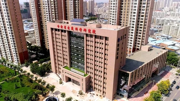 甘肅省建筑科學(xué)研究院（集團(tuán)）有限公司，成立于1973年，是甘肅省領(lǐng)先從事建筑科學(xué)研究和科技研發(fā)的綜合性咨詢(xún)與技術(shù)服務(wù)機(jī)構(gòu)，是國(guó)家高新技術(shù)企業(yè)、全國(guó)用戶(hù)滿(mǎn)意標(biāo)桿企業(yè)、甘肅省科技創(chuàng)新型企業(yè)。